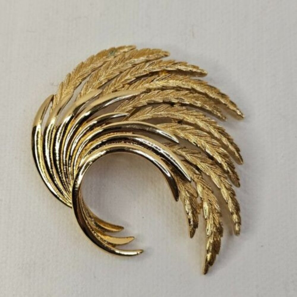 Monet Gold Tone Metal Straw Wheat Brooch Harvest Marked Pin